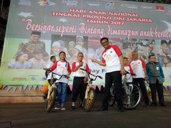 Peringati Hari Anak Nasional, Djarot Bagi-bagi Sepeda ala Jokowi