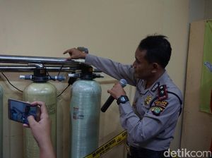 Polisi Bongkar Produksi Minuman Kemasan Palsu di Pamulang