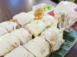 Martabak Manis dan Gurih dengan Aneka Topping Tetap Digemari