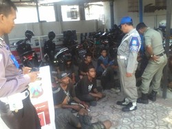 17 Anak Punk di Magetan Diamankan, Dipaksa Mandi Karena Dekil
