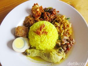 Mau Sarapan Apa? Yuk, Coba 7 Racikan Nasi Kuning Berlauk Komplet Ini! Mau Sarapan Apa? Yuk, Coba 7 Racikan Nasi Kuning Berlauk Komplet Ini!
