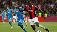 Striker 27 tahun itu tak bisa berbuat banyak untuk membantu Nice mengalahkan Napoli. Nice kalah 0-2 dan akhirnya tersisih dengan agregat 0-4. Foto: Eric Gaillard/Reuters