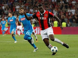 Striker 27 tahun itu tak bisa berbuat banyak untuk membantu Nice mengalahkan Napoli. Nice kalah 0-2 dan akhirnya tersisih dengan agregat 0-4. Foto: Eric Gaillard/Reuters