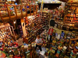 Bukan Lipstik, Wanita Ini Terobsesi dengan Kaleng