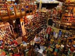 Bukan Lipstik, Wanita Ini Terobsesi dengan Kaleng