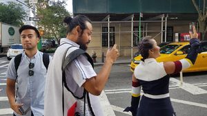 Antrean Panjang Jelang Peluncuran Galaxy Note 8 di New York