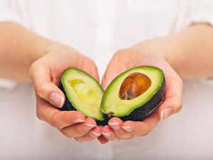 Lagi Setop Makan Manis? Ini 5 Buah Rendah Gula yang Baik Buatmu (1) Lagi Setop Makan Manis? Ini 5 Buah Rendah Gula yang Baik Buatmu (1)