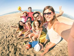 6 Tips Liburan Long Weekend Seru Bareng Sahabat