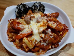 An.Nyeong: Ada Sup Iga Korea yang Gurih dan Ayam Berlelehan Keju di Sini