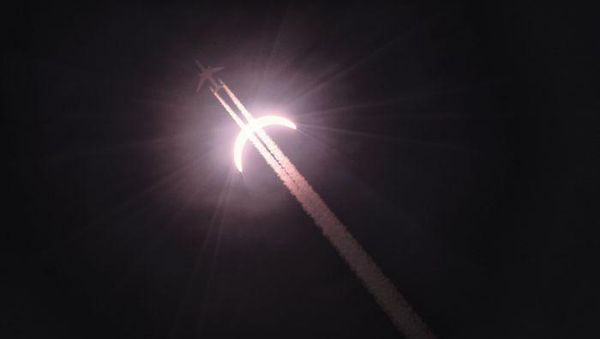 Deretan Foto Terbaik Gerhana Matahari