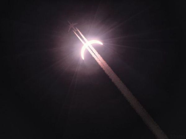 Deretan Foto Terbaik Gerhana Matahari