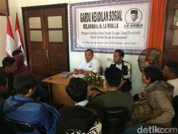 Puluhan Buruh Outsourcing Curhat ke Gardu La Nyalla