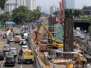 Luhut Sebut Banyak Investor Asing Lirik Proyek LRT Jabodebek