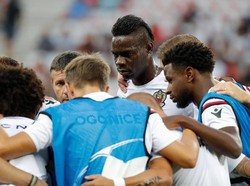 Tapi, Balotelli jadi starter pada laga leg kedua play-off di Allianz Riviera, Rabu (23/8/2017) dinihari WIB. Foto: Eric Gaillard/Reuters
