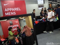 Diduga Bantu Bisnis Anak Jual Sepatu, Bos Nike Mengundurkan Diri