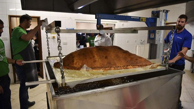 Samosa Terbesar di Dunia Pecah Rekor di London