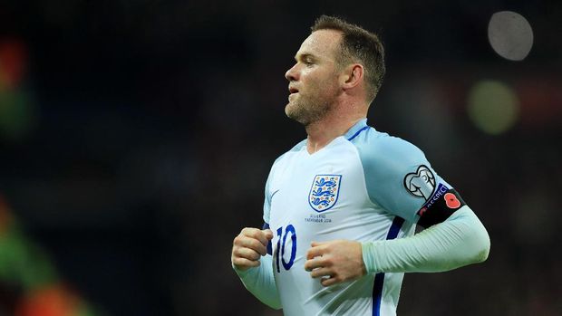 LONDON, ENGLAND - NOVEMBER 11:  Wayne Rooney of England wears a Poppy black armband during the FIFA 2018 World Cup qualifying match between England and Scotland at Wembley Stadium on November 11, 2016 in London, England.  (Photo by Richard Heathcote/Getty Images)
