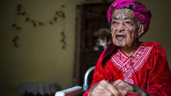 Foto: Tato di Wajah Wanita Aljazair