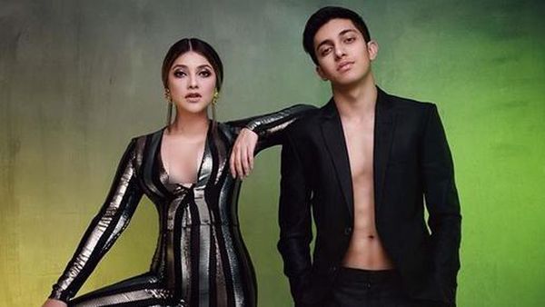 So Hot! Seksinya Sarah Azhari dan Putranya