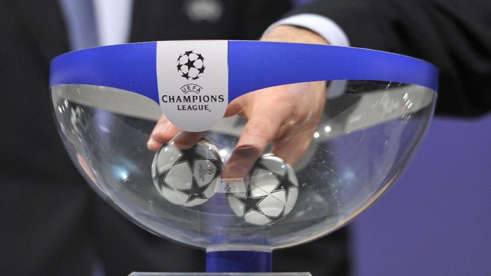 NYON, SWITZERLAND - JULY 18:  Draw balls are shuffled during the UEFA 2014/15 Champions League third qualifying rounds draw at the UEFA headquarters, The House of European Football, on July 18, 2014 in Nyon, Switzerland.  (Photo by Harold Cunningham/Getty Images for UEFA)