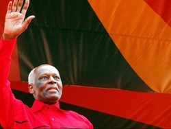 Kisah Anak Tukang Batu yang Jadi Presiden Angola Selama 38 Tahun