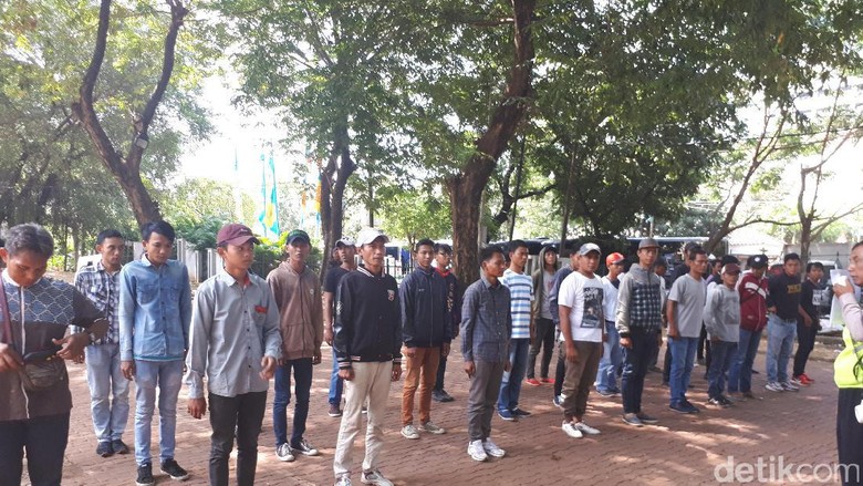 48 Supeltas Dilatih Baris Berbaris di Lapangan Banteng