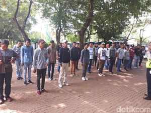48 Supeltas Dilatih Baris-Berbaris di Lapangan Banteng 48 Supeltas Dilatih Baris-Berbaris di Lapangan Banteng