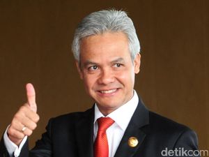 Bunda Sitha Tersangka, Ganjar Minta Tim KPK Ngantor di Tegal Bunda Sitha Tersangka, Ganjar Minta Tim KPK Ngantor di Tegal