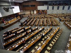 DPR Kritisi Target Penerimaan Negara Rp 1.878 Triliun