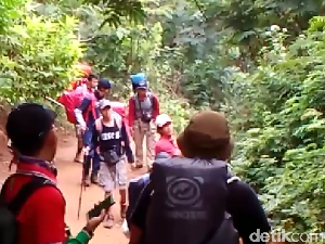 Oknum Warga yang Palak Pendaki di Gunung Guntur Bawa Golok Oknum Warga yang Palak Pendaki di Gunung Guntur Bawa Golok