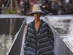 Semangat Edward Hutabarat Lestarikan Kain Lurik Lewat Tangan-tangan Renta