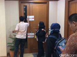 Lebih dari 10 Tas Digunakan untuk Bawa Uang Suap di OTT Kemenhub