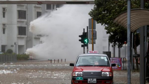 Ganasnya Topan Hato yang Tewaskan 12 Orang di Hong Kong dan Macau