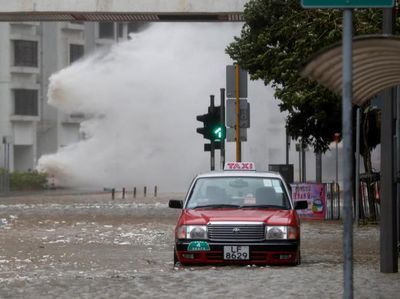Ganasnya Topan Hato yang Tewaskan 12 Orang di Hong Kong dan Macau