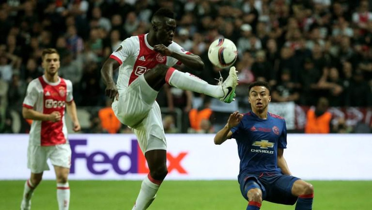 Davinson Sanchez (tengah) jadi salah satu pemain baru Tottenham Hotspur. Foto: Soren Andersson / AFP Photo