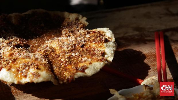 Opak siram kuah kacang juga menjadi menu incaran warga Singkawang