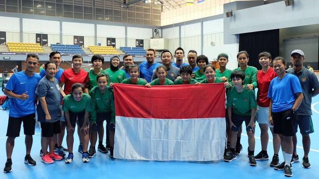 Para pemain Timnas Futsal Putri kala melakoni latihan sebelum berlaga di SEA Games. (