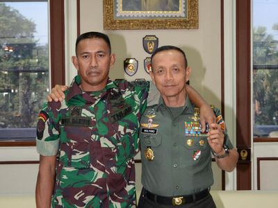 Foto: 2 Babinsa Viral Bertemu Jenderal