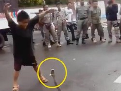 Ngeri! Aksi Nekat Bocah Tangkap Piton Pakai Tangan Kosong