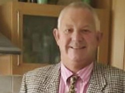 Bawa Koin dari Laut, Traveler Ini Dipenjara