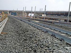 Ada Kereta Kencang, JKT-SBY Tak Sampai 5 Jam Ada Kereta Kencang, JKT-SBY Tak Sampai 5 Jam