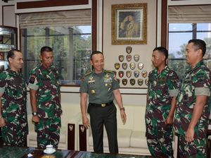 Momen Serda Suyono dan Serka Darwis Bertemu di KSAD TNI