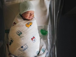 Di Balik Senyum Bayi Ini, Ada Kisah Mengharukan