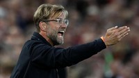 Klopp sempat dibuat marah-marah. Tim tamu mencetak gol lewat yang tercatat atas nama Mark Uth dan Sandro Wagner. (Foto: Phil Noble/Reuters)