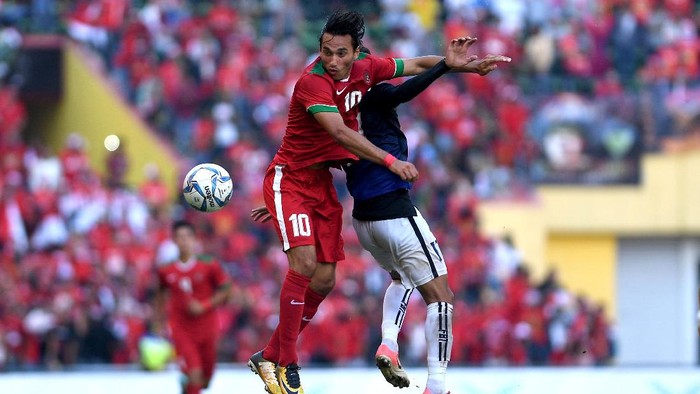 Ezra Walian masuk di awal babak kedua dan langsung mencetak gol untuk Indonesia (AntaraFOTO/Sigid Kurniawan)