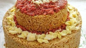Mau Ulang Tahun? Pesan Saja Cake dari Mie Instan yang Murah dan Enak Ini