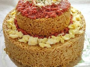 Mau Ulang Tahun? Pesan Saja Cake dari Mie Instan yang Murah dan Enak Ini