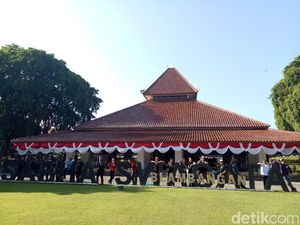 Pengalaman Andrea Dian Keliling Kantor Bupati