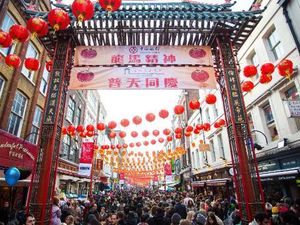 Restoran Bos First Travel Ada di Chinatown London yang Populer