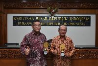 Dirut Bank Riau Kepri Raih Award The Best Indonesian CEO Bank (BPD) 